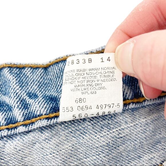 Vintage Levi’s 560 High Waisted Mom Jeans - Picture 7 of 8